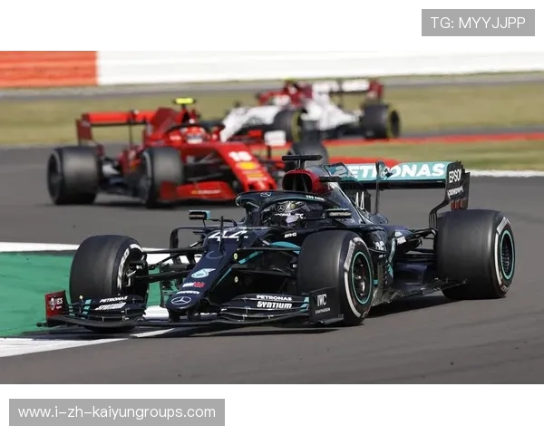 F1汉密尔顿模拟赛节奏更顺畅：探索极限速度与驾驶艺术的完美结合