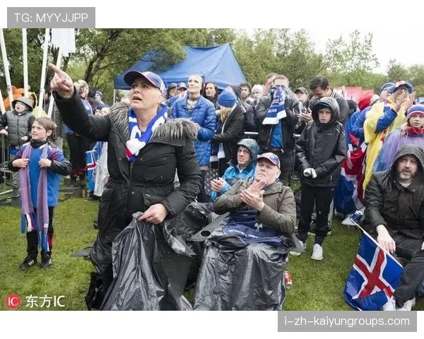 冠军球队巡游庆祝，球迷街头欢腾画面感人，球队夺冠怎么发朋友圈